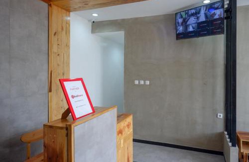 Klaten Hotel | RedDoorz @ Klaten City