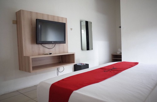 Sukabumi House | RedDoorz near Alun-alun Kota Sukabumi