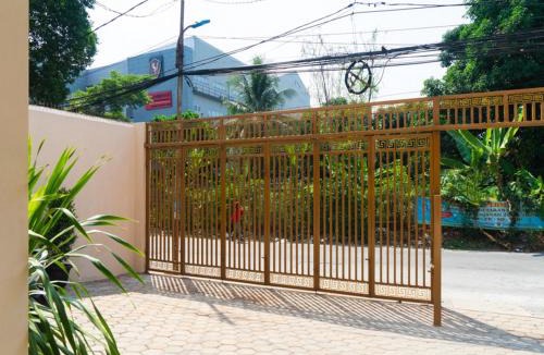 East Jakarta House | RedDoorz near Cipinang Indah Mall