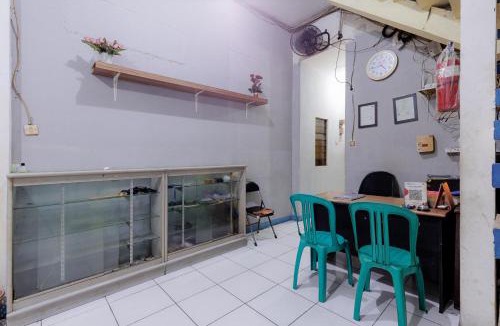 Tanjung Duren Utara Hotel | RedDoorz near Esa Unggul University Jakarta Campus