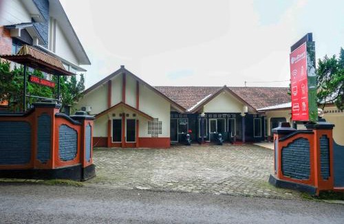 Baturaden Hotel | RedDoorz near Lokawisata Baturaden 2