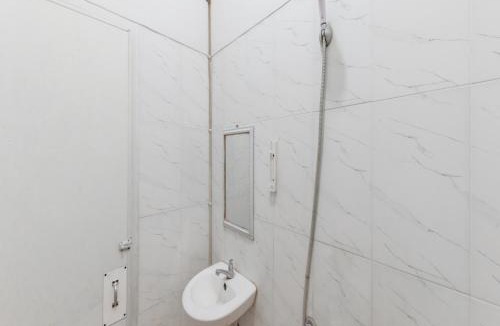 West Cirebon Hotel | RedDoorz near RS Permata Cirebon