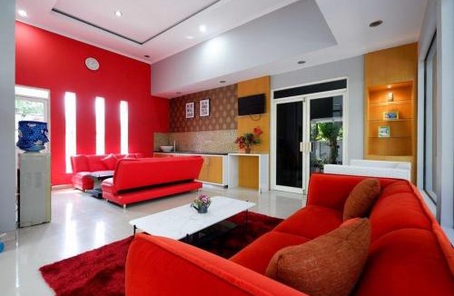Laweyan House | RedDoorz near Solo Square 3