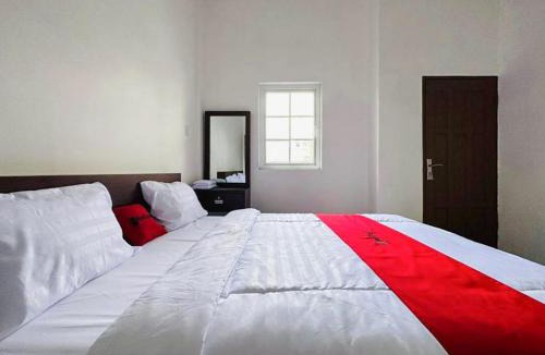 Pematangsiantar Hotel | RedDoorz near Stasiun Pematangsiantar