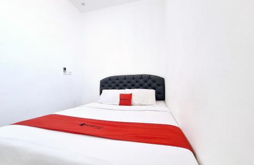 Kediri Hotel | RedDoorz near Stasiun Kediri
