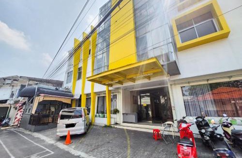 Palmerah Hotel | RedDoorz Near Stasiun Tanah Abang