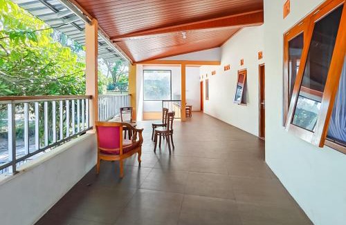 Salatiga Hotel | RedDoorz near Terminal Bus Tingkir Salatiga