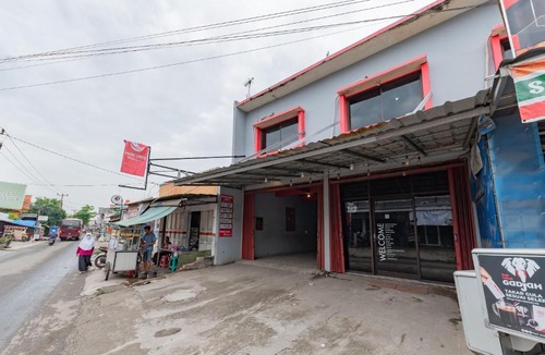 Karawang Hotel | RedDoorz near UNSIKA University Karawang