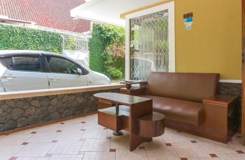 Klojen House | RedDoorz Plus near Brawijaya Museum
