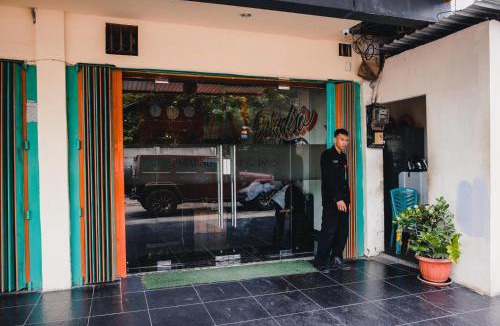 Makassar Hotel | Reddoorz Plus near Makassar Town Square