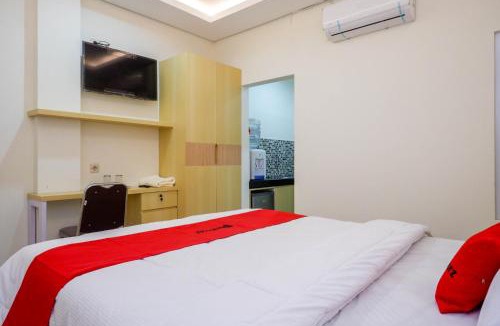 Solo City Centre Hotel | RedDoorz Plus near Pasar Gede Solo