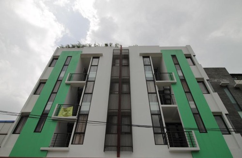 Kebon Kacang House | RedDoorz Plus near Plaza Indonesia