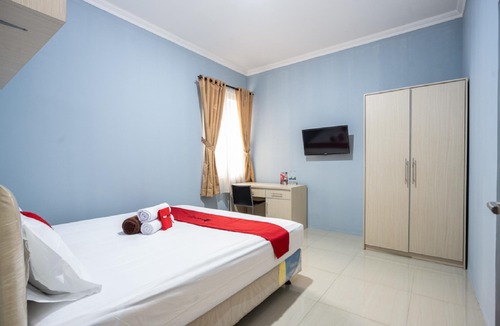 Binong Hotel | RedDoorz Plus Near Siloam Karawaci