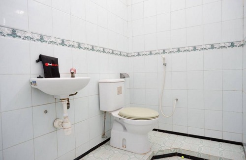 Cilacap House | RedDoorz Plus near Stadion Wijaya Kusuma
