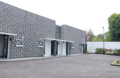 Medan House | RedDoorz Plus near UNIMED Medan