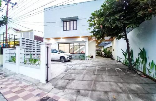Nganjuk Hotel | RedDoorz Plus Syariah at Umyas Hotel near Terminal Anjuk Ladang Nganjuk