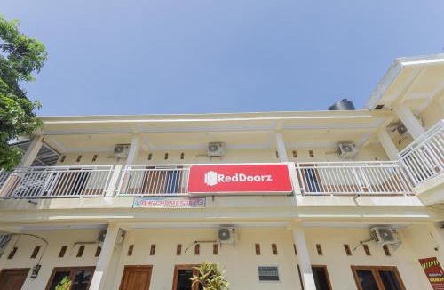 Pasuruan Hotel | RedDoorz Syariah near Alun Alun Pasuruan