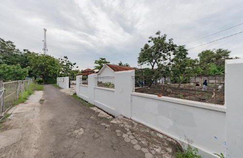 Babakan Hotel | RedDoorz Syariah near Alun Alun Ciledug Cirebon