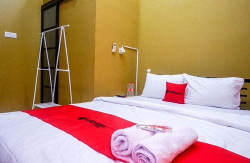 Colomadu Hotel | RedDoorz Syariah near Exit Toll Ngemplak Solo