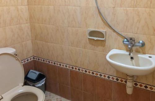 Madiun Hotel | RedDoorz Syariah near Pasar Sleko Madiun