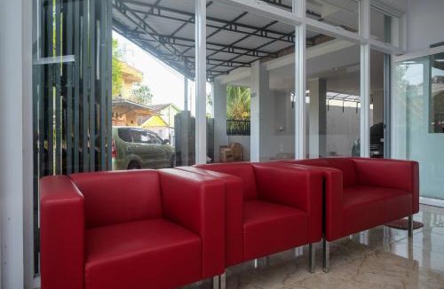 Surakarta Hotel | RedDoorz Syariah near Transmart Pabelan Solo
