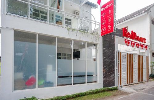 Mertoyudan Hotel | RedDoorz Syariah near Taruna Nusantara Magelang