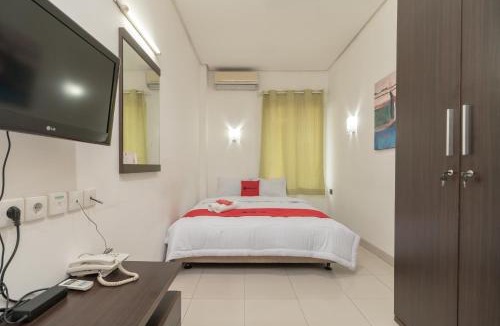 Binong Hotel | RedDoorz @ Tirta Mansion Karawaci