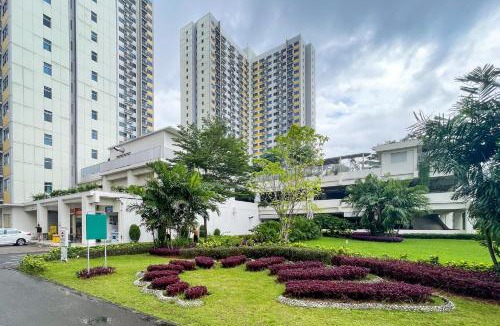 Bekasi Apartment | RedLiving Apartemen Springlake Summarecon - Happy Rooms with Netflix