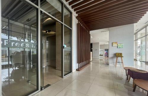 Bekasi Apartment | RedLiving Apartemen Springlake Summarecon - Happy Rooms with Netflix