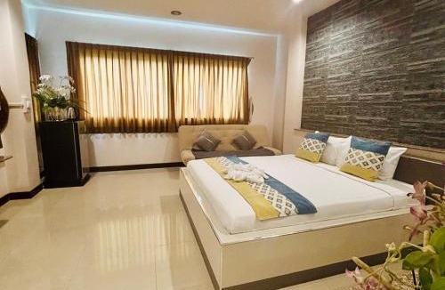 Samre Hotel | Ree- Riverside hotel