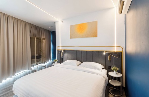 Batu Lintang Hotel | Regatta Stay Kozi Square Kuching
