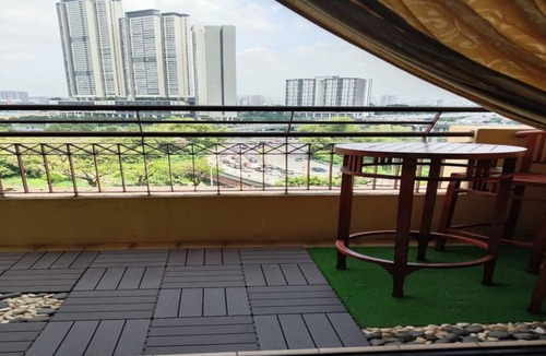 Bandar Tun Razak Condo | Relax in Modern Comfort-Quick access to City Essentials & healthcare facilities.