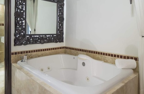 Campo de Golf Fonatur Resort | Relax in the lap of luxury in beautiful Cabo!