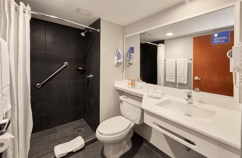 Cancun Hotel | Relaxing Airport-Area Suite with Free Shuttle & Breakfast l 2 Relaxing Rooms