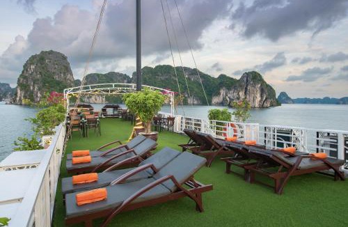 Bai Chay Boat Rental | Renea Cruises Halong