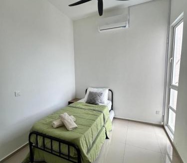 Kampung Lubok Peringgi Apartment | Rening Homestay D'Aman Residence