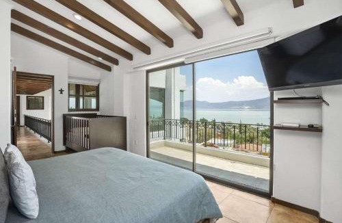 San Juan Cosala Villa | Residencia con vista al lago ideal para familias
