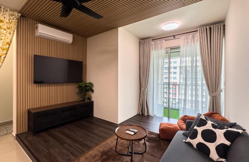 Sungai Buloh Apartment | Residensi Suasana Damai with Balcony by Airhost