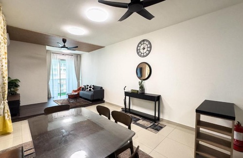 Sungai Buloh Apartment | Residensi Suasana Damai with Balcony by Airhost