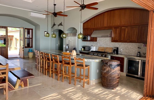 El Cardonal House | *RESORT STLYE, SWIM UP PALAPA BAR* Sleep 20+ OCEAN FRONT “Hacienda Sonadora”
