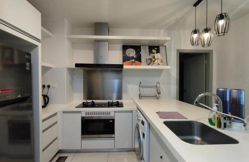 Kampung Sembulan Baru Apartment | reSTARY - Muji, Sutera Avenue Infinity Pool - Imago Opposite - KK City- 2BR,5Pax 来沙旅 木居主题公寓 - 无边际日落海景泳池 - Imago商场对面 - KK市中心 - 2房5人