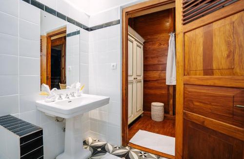 Bandanaira Hotel | Ribka's Hotel Banda Neira