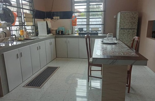 Kampung Gertak Seratus House | Rieza HOMESTAY