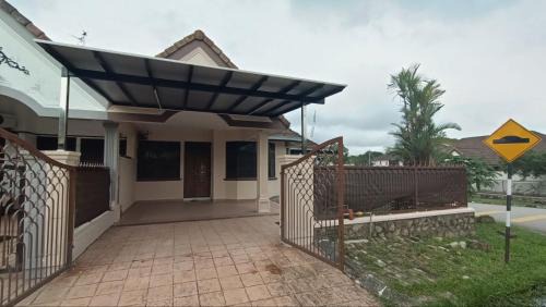 Taman Rinting House | Rinting Corner Islamic Inn, Pasir Gudang