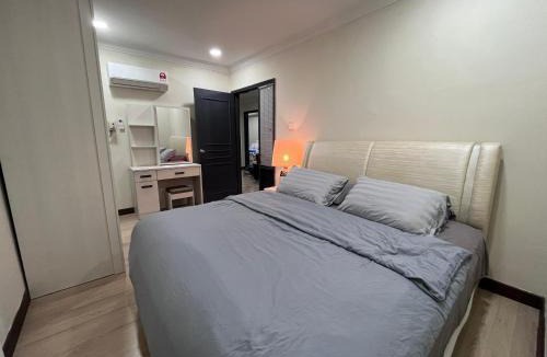 Kampung Surabaya Apartment | Riverbank Suite @ Waterfront KCH
