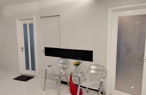 Kampung Surabaya Apartment | Riverbank Suites 805