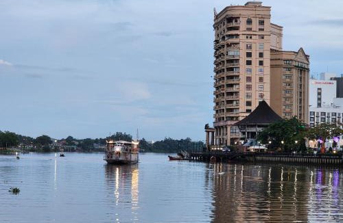 Kampung Surabaya Apartment | Riverbank Suites Kuching Waterfront