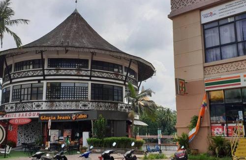 Kampung Surabaya Apartment | Riverbank Suites Waterfront River View Walk to Old Town A2
