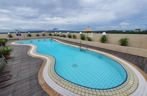 Kampung Surabaya Apartment | Riverbank Suites Waterfront River View Walk to Old Town A2