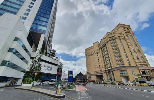 Kampung Surabaya Apartment | Riverbank Suites Waterfront River View Walk to Old Town A2